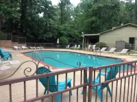 Sweet Little Nest Condo with pool-Hoover Sports Plex and Oak Mountain State Park
