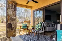 Step from the patio into the Little River. Walking distance to AWESOME!