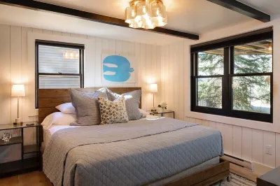 Luxury House Downtown CB with Hot Tub Hotels near Mountain Express