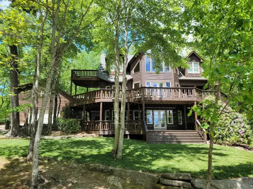 Altitude Adjustment, a beautiful and spacious mountain retreat