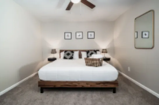 4 BD 2 Bath Home 10 min from base