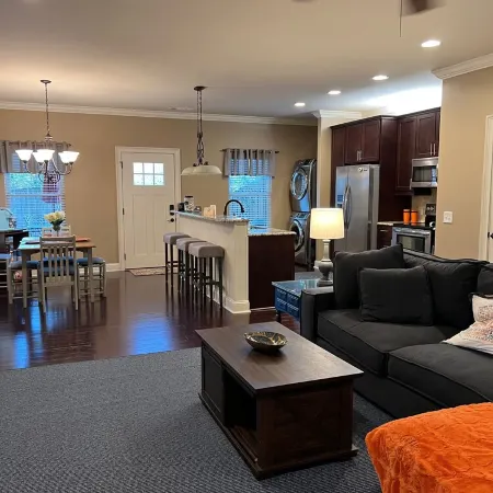 Event Day Condo 5 blocks to Auburn stadium/arena