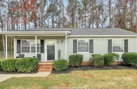 Cozy 3-bedroom villa in the heart of Charlotte!! Free WIFI & Private Parking Отели рядом с достопримечательностью «Hot trends»