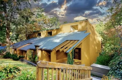 Cozy Sapphire Townhome <br> Hotels near Sapphire National Golf Club LLC