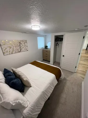Home Basement Apartment in Provo with easy access to BYU and UVU Отели в г. Прово