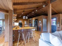 The Red House: Panoramic Views and Walk to Town ハイランズのホテル