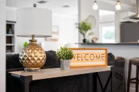 Beautifully Remodeled Apollo Beach Pool Paradise! Sleeps 7! Hotels in Apollo Beach