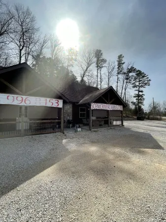 Beautiful Scenic River Cabin just 1/2 mile from Current River!