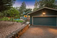Modern Log house! Private Pool! Spa! Close to town