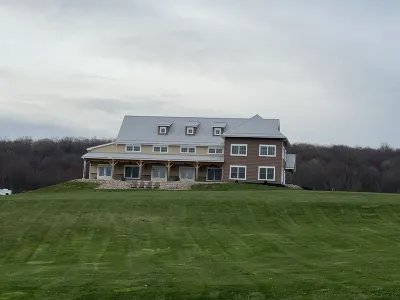 Winery Guest House Hotels near Iup Indiana pa