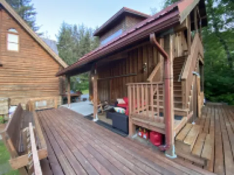 Sandy Beach Retreat Sunrise Studio- Steps from Sandy Beach & Treadwell Trail!