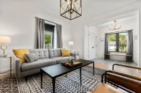 Breezy Chic: Fresh Spring Vibes at The Modern Oak walkable to town!