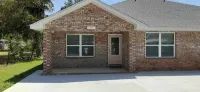 Family-sized Apartment, ten minutes to Navarre Beach.