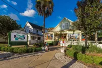 Adorable Guest House walking distance to Historic St. Augustine!