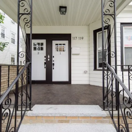 Boston Luxury Home, Free parking, 5 mins to the Casino, 10 minutes to airport.