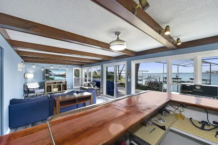 ⚓️Direct lake view with available Tritoon boat rental