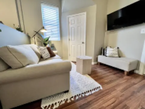 Tower Grove Pet Friendly 1 Bedroom - 4 mi to SLU & Barnes - Shared Laundry