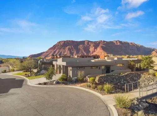 Luxury 4-bedroom Retreat- stellar red rock views – St. George's Premier Getaway Hotels in Ivins