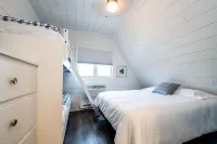 Amazing Lake Michigan Views: Completely Remodeled and Steps from Lake Michigan! - WiFi