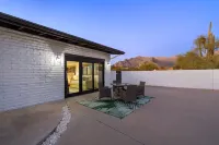 Catalina Foothills, Modern, Heated Pool, Spa, Views, Sleeps 16