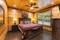 Smoky Mountain Cabin with Views, Great Location, Theater, Game Room, Hot Tub