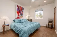 New mountain top retreat w/ 270° stunning views Hotels in Cornville