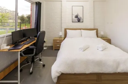 5acres, 5bdr, Hunter Valley Vineyards, Fireplace, Pool, Secluded, Nature views