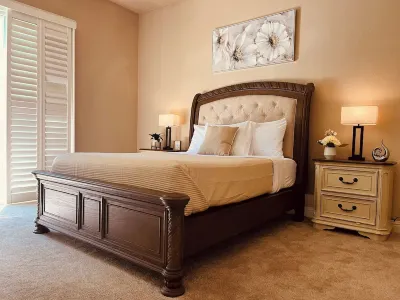 Spacious 4-bedroom house with pool and spa in north Fresno Hotel dekat Deran Koligian Stadium