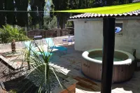 Gite with private spa and enclosed terrace close to shops and rivers
