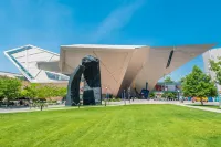 Fully stocked new apt, work from home + Free Parking!