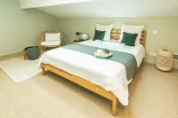 Luxurious villa with pool in the heart of the forest Hotel a Lacanau