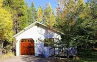 Cozy home along the adventure corridor to Glacier National Park