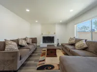 Peaceful Escape: near LAX / Long Beach/ Sofi /Forum/ wlk 2 Dignity Sport Park Hotels in Carson