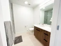 Cozy Downtown Studio Apartment. Hot tub, pool, & fitness center!
