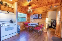 Ridgetop Retreat with Mountain View & Hot Tub! Unit 3 BrysonCity! GSMR!