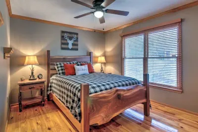 Deer Haven-Secluded Mountain House w/Outdoor Fireplace, Hot Tub, and Arcade