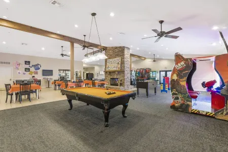 5 Minutes from Landing! 2 Bedroom 2 Bath w/Jacuzzi - Sleeps 6