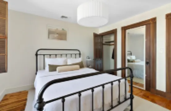 The Pearl, NH hidden luxury close to the Quinnipiac River in historic property