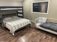 Cozy, Relaxing, Getaway house in Big Bass community Poconos-3 mins walk to lake