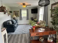 Cozy Bristol Jungalow Apartment- 2 blocks from King College - 2 bd/1 bath - 2-Star