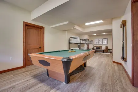 5 -Star Luxury Mountain Getaway - Grandview Lodge - Heated Pool IS Open !!!!