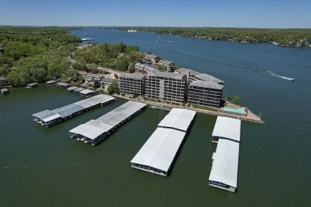 Pristine-Top Floor & Amazing Main Channel Views! Prime Location.