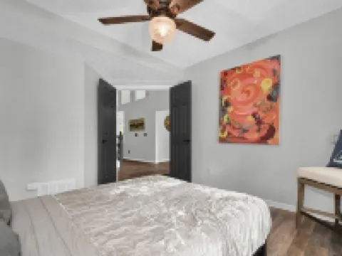 Spacious & Modern Home with everything you need! Hotels in Westerville