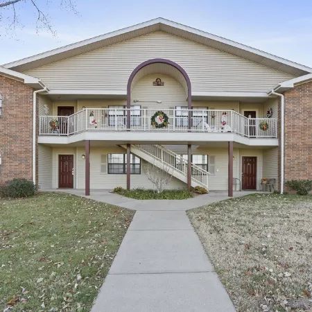 2 bedroom, 2 bath ground floor condo with indoor pool minutes from Branson strip