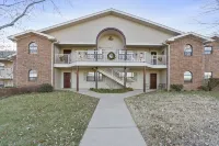 2 bedroom, 2 bath ground floor condo with indoor pool minutes from Branson strip - Boutique