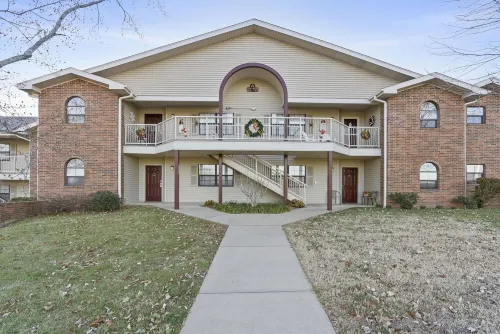 2 bedroom, 2 bath ground floor condo with indoor pool minutes from Branson strip