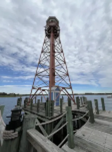 PERFECT LOCATION-SPACIOUS VILLA W USE OF NEW GOLF CART CLOSE TO SUMTER LANDING.