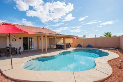Casa Grande getaway! Modern cozy home with private pool and hot tub!