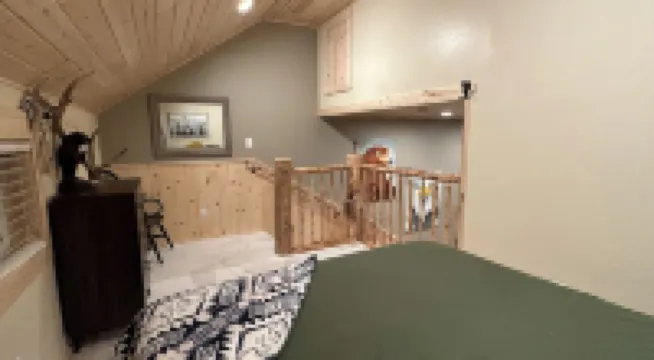 New to VRBO- Wooded cabin, close to Yellowstone with a hot tub