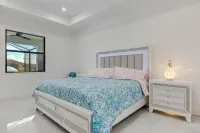 Villa Isla de Lilly - Luxury New Home with heated pool & man cave w/ billiards